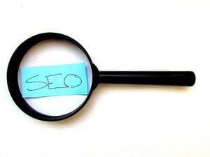 Image of magnifying glass and SEO written on a post-it note