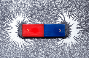 Image of a magnet and iron filings