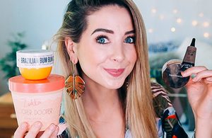 Image of Zoella reviewing products on YouTube