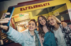 Image of teenagers taking a selfie